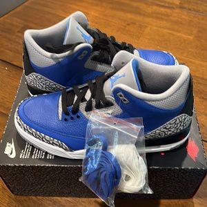 Men’s size 8.5 Jordan 3 Varsity Royal Cement.